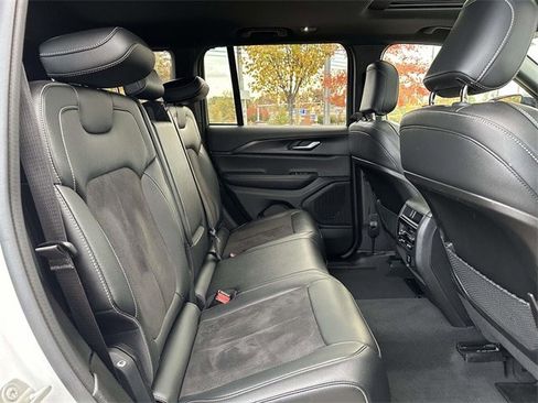 Used 2023 Jeep Grand Cherokee Altitude image 24