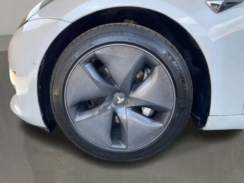 Used 2020 Tesla Model 3 Standard Range RWD image 9