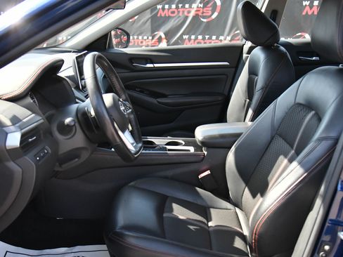 Used 2024 Nissan Altima 2.5 SR FWD image 17