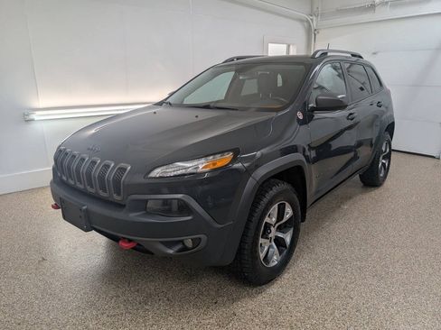 Used 2016 Jeep Cherokee Trailhawk w/ Leather Interior Group AWD/4WD image 2