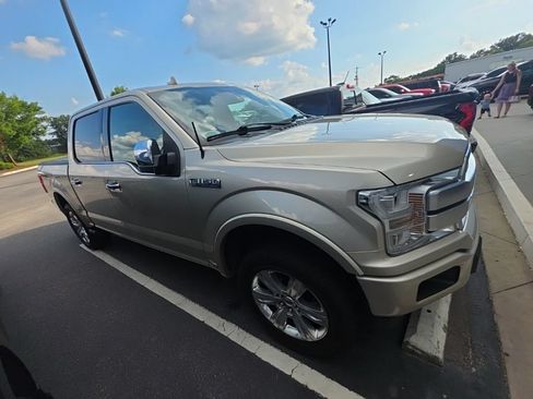 Used 2018 Ford F150 Platinum w/ Equipment Group 701A Luxury AWD/4WD image 4