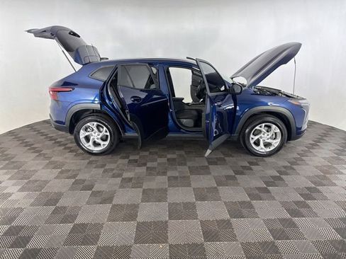 Used 2024 Chevrolet Trax LS w/ LS Convenience Package FWD image 13