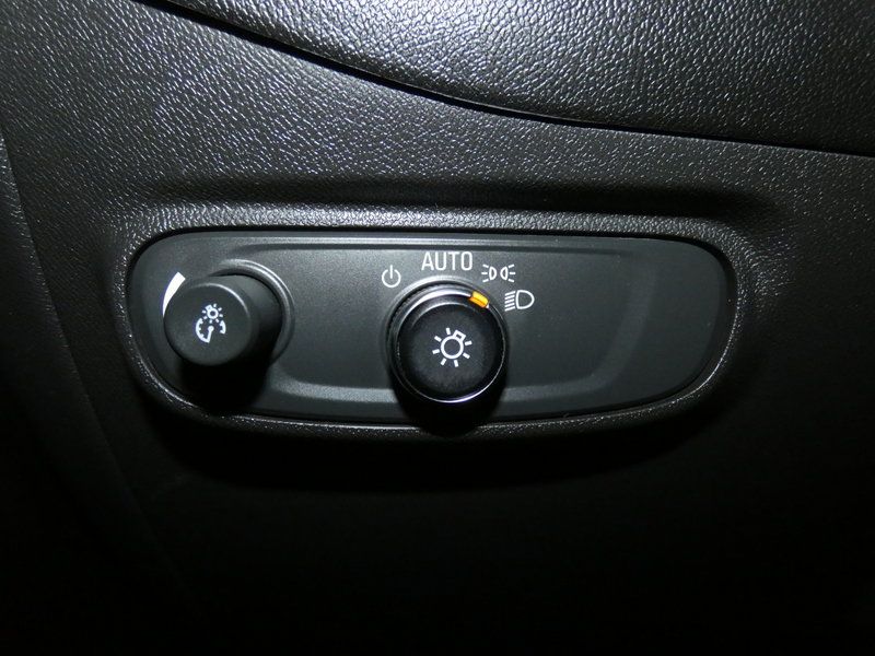 Used 2023 Chevrolet Equinox LS w/ LS Convenience Package AWD/4WD image 16