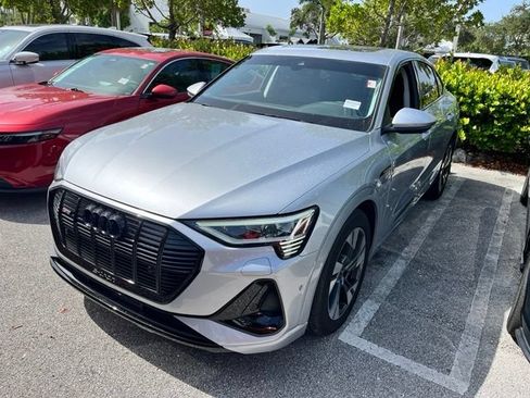 Used 2022 Audi e-tron Premium w/ Convenience Plus Package AWD/4WD image 2
