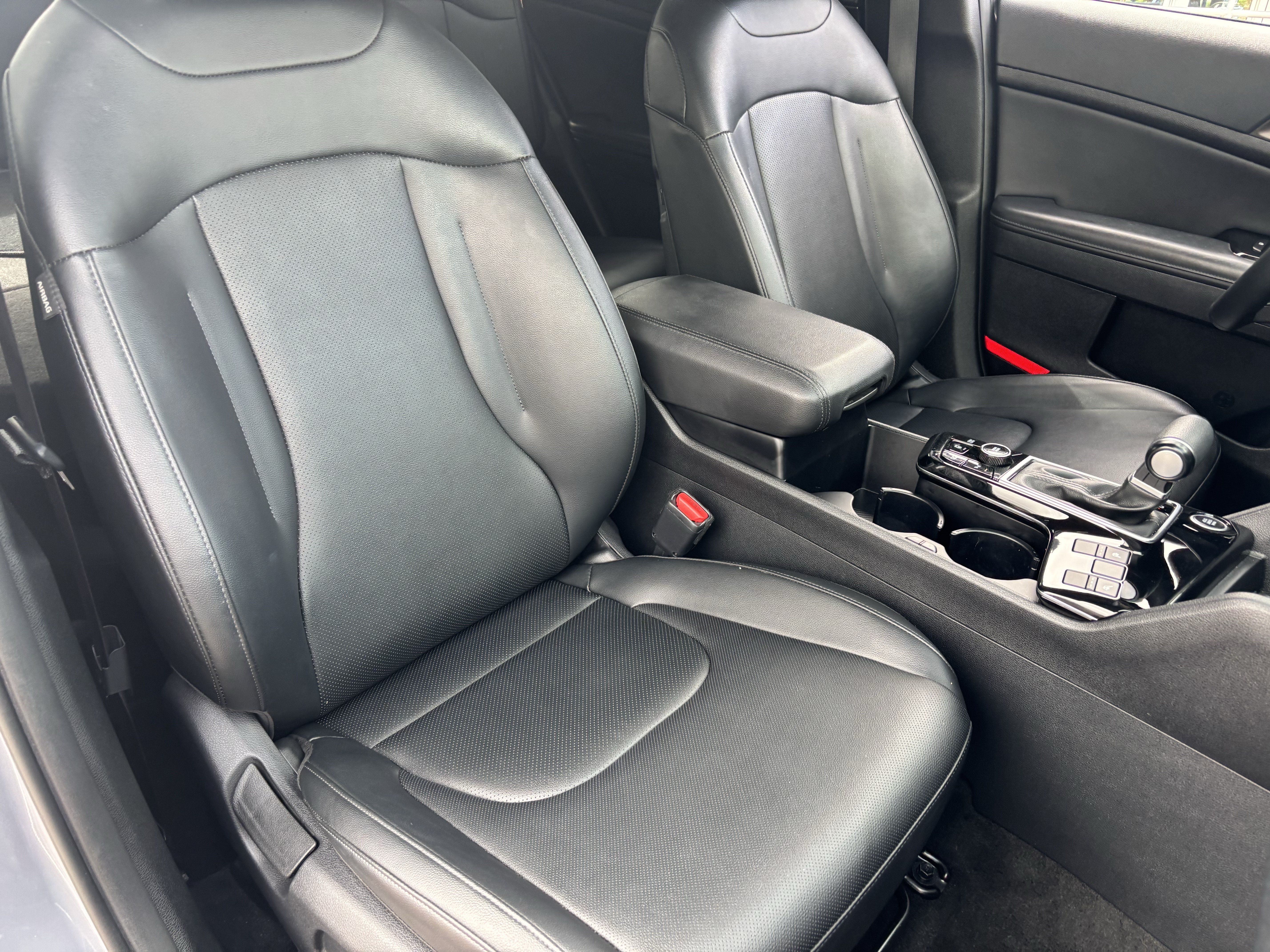 Certified 2024 Kia Sportage EX FWD image 8