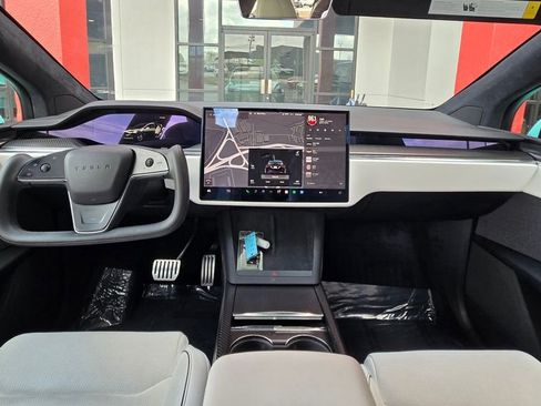 Used 2022 Tesla Model X Plaid image 23