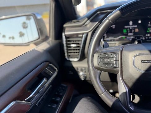Used 2023 GMC Sierra 1500 Denali Ultimate AWD/4WD image 7