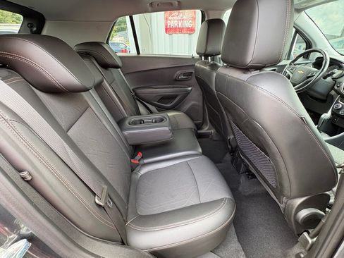 Used 2019 Chevrolet Trax LT w/ Sun & Sound Package FWD image 15