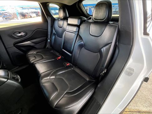 Used 2019 Jeep Cherokee Limited image 21