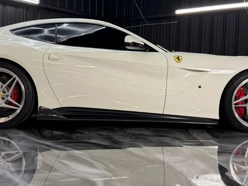 Used 2015 Ferrari F12 Berlinetta RWD image 17