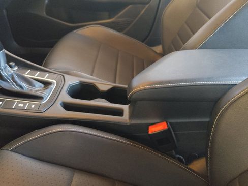 Used 2024 Volkswagen Jetta SE FWD image 26