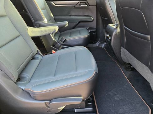Used 2024 GMC Acadia AT4 w/ Luxury Package AWD/4WD image 15