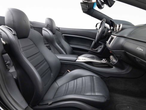 Used 2010 Ferrari California RWD image 4