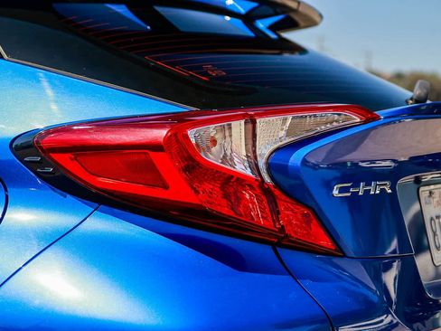 Used 2020 Toyota C-HR LE image 7