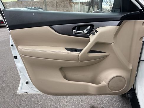 Used 2016 Nissan Rogue S image 9