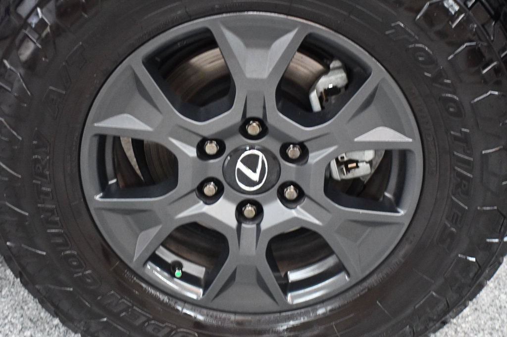 Used 2025 Lexus GX 550 w/ Accessory Package (CT) AWD/4WD image 19