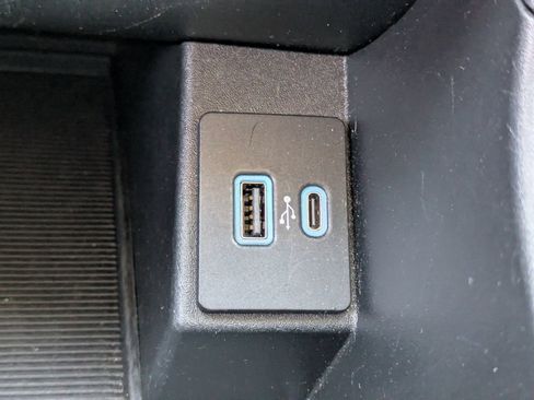 Used 2023 Ford Edge SEL image 12