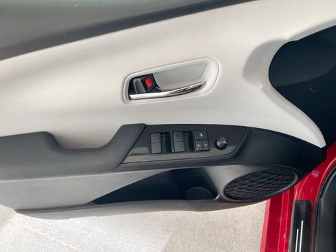 Used 2019 Toyota Prius XLE w/ Advanced Technology Package image 13