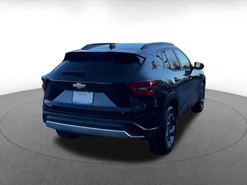 Used 2025 Chevrolet Trax LT image 11