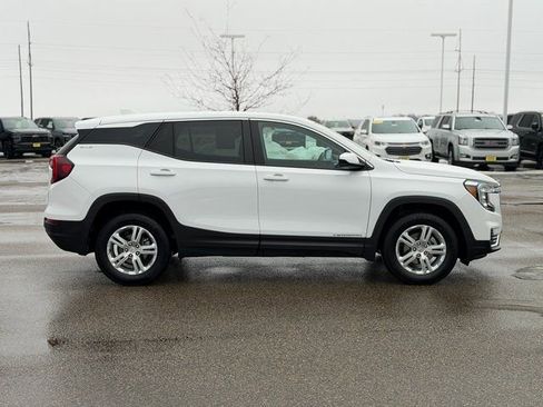 Used 2024 GMC Terrain SLE image 5