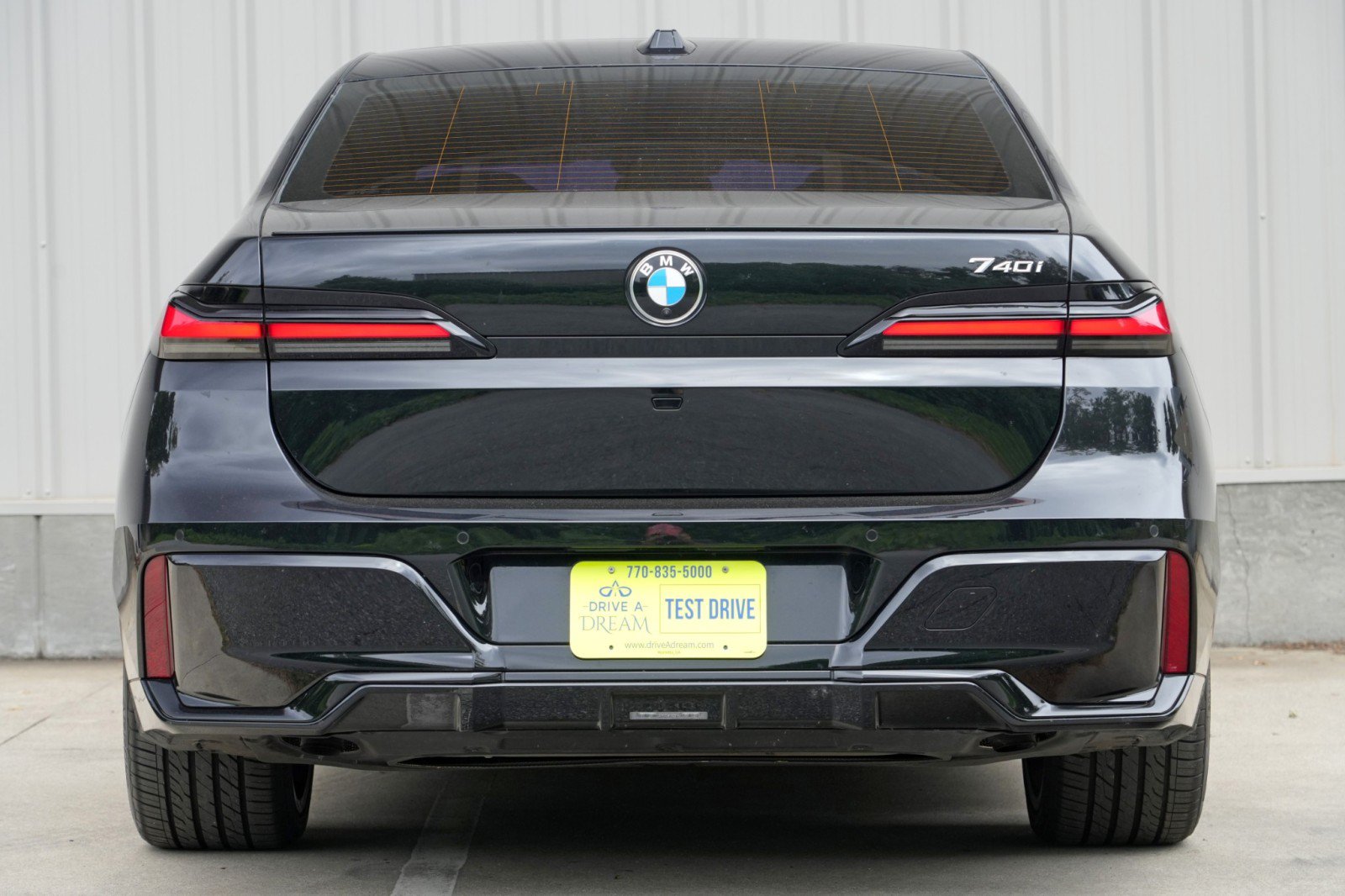 Used 2023 BMW 740i w/ Parking Assistance Package RWD image 11