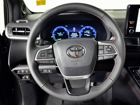 Used 2025 Toyota Sienna XSE w/ XSE Plus Package image 35