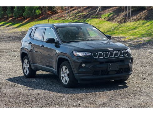 Used 2022 Jeep Compass Latitude image 13