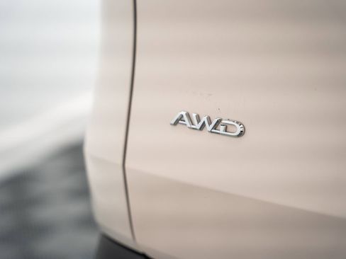 Used 2024 Toyota Grand Highlander AWD image 10