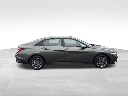 Used 2024 Hyundai Elantra SEL image 7