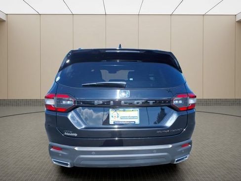 Used 2025 Honda Pilot Black Edition image 10