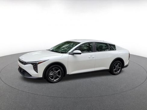 Used 2025 Kia K4 LXS image 8