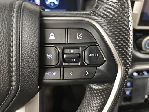 Used 2025 Toyota Tundra Limited AWD/4WD image 21