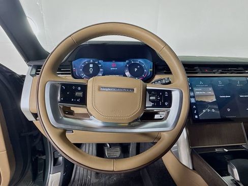 Used 2025 Land Rover Range Rover Long Wheelbase SE image 12