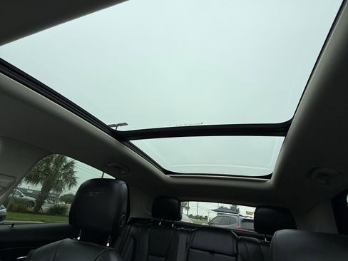 Used 2023 Buick Envision Essence w/ Sport Touring Package FWD image 31