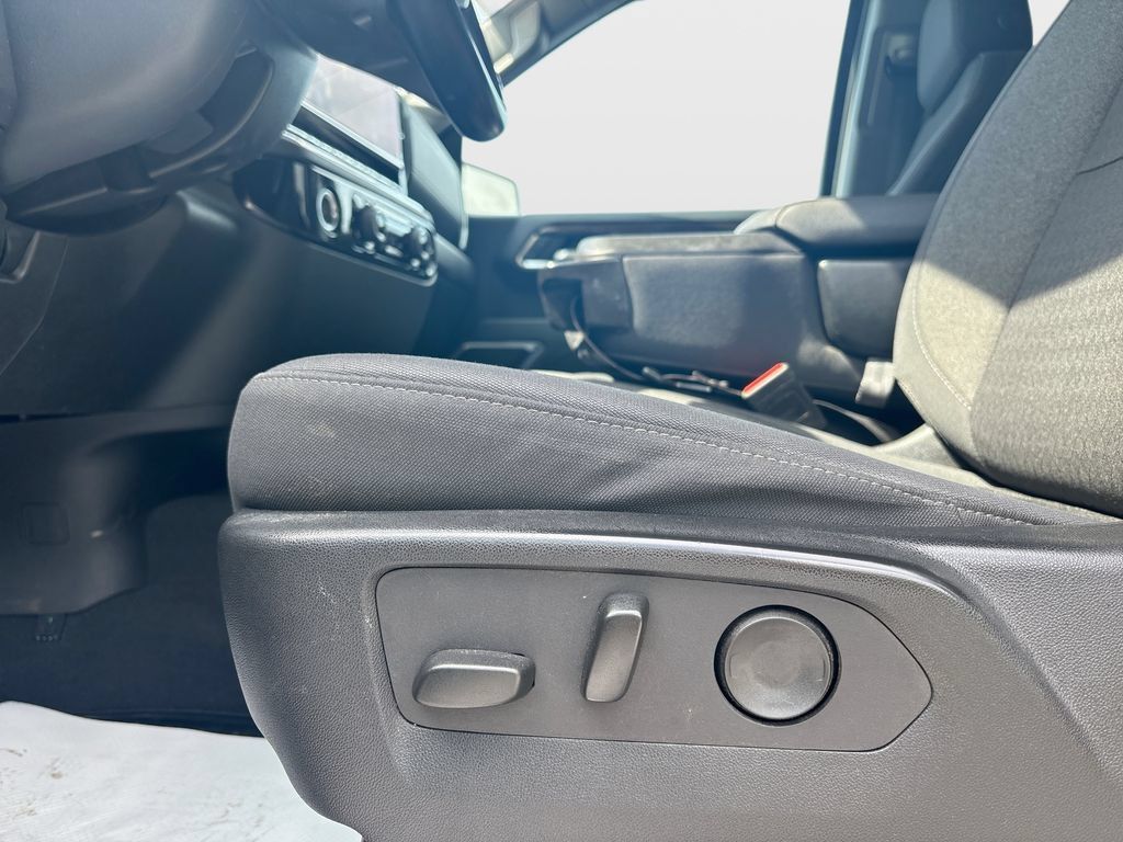 Used 2023 Chevrolet Silverado 1500 LT AWD/4WD image 16