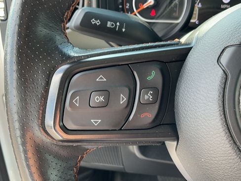 Used 2024 Jeep Gladiator Mojave w/ Technology Group AWD/4WD image 13