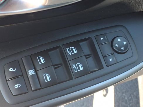 Used 2021 Jeep Cherokee Limited w/ Trailer Tow Group AWD/4WD image 15