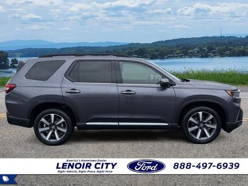 Used 2023 Honda Pilot Touring image 1