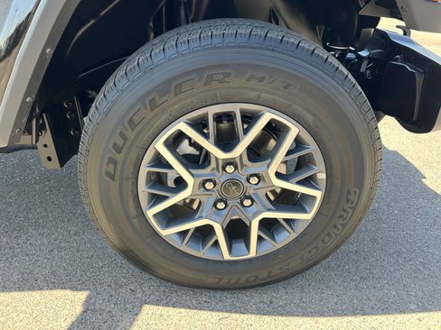 Used 2025 Jeep Wrangler Unlimited Sahara AWD/4WD image 9