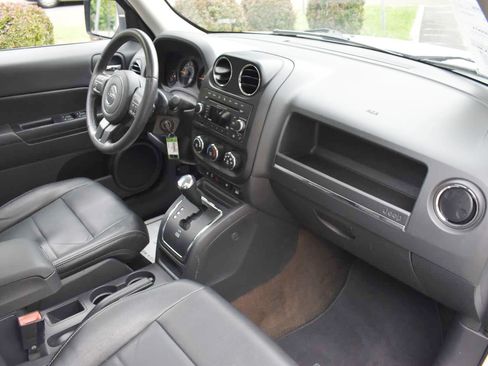 Used 2014 Jeep Patriot High Altitude FWD image 34