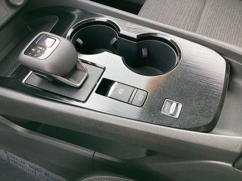 Used 2023 Nissan Rogue SV image 28