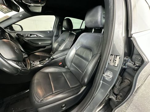 Used 2018 INFINITI QX30 image 15