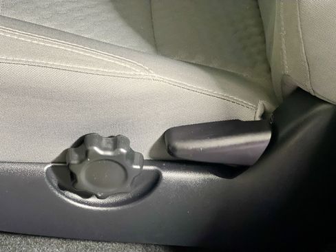 Used 2020 Toyota Tacoma SR5 w/ SR5 Appearance Package (SM) image 15