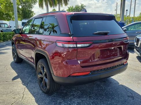 Used 2025 Jeep Grand Cherokee Limited w/ Black Appearance Package RWD image 4