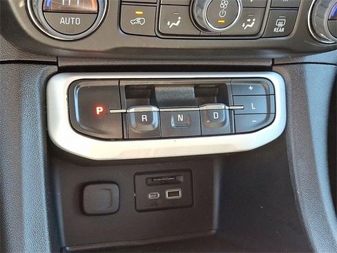 Used 2023 GMC Acadia SLE w/ Driver Convenience Package image 14