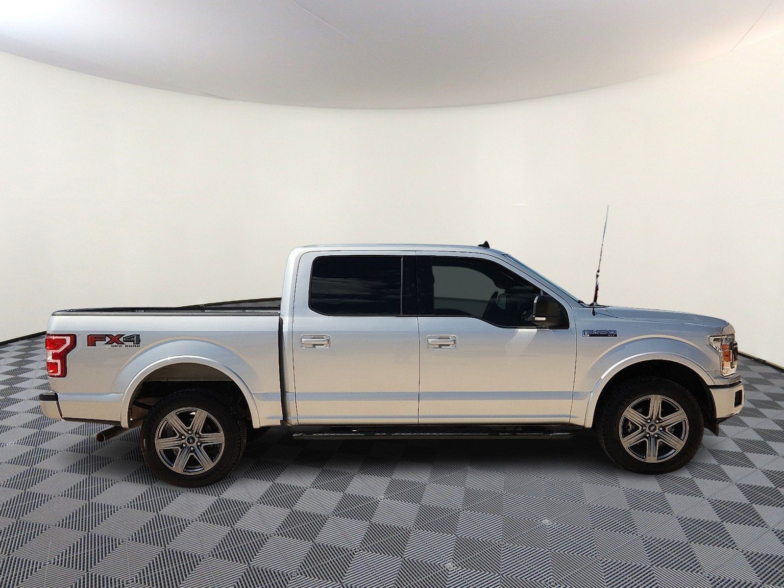 Used 2019 Ford F150 XLT w/ Equipment Group 302A Luxury AWD/4WD image 5