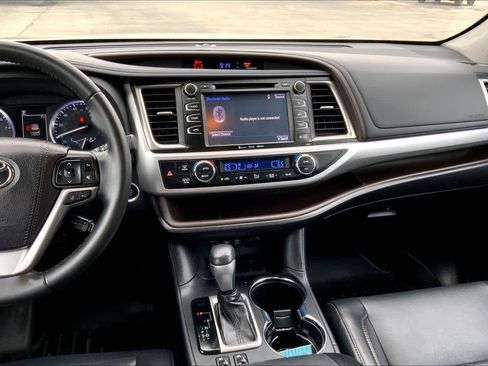 Used 2019 Toyota Highlander XLE image 7