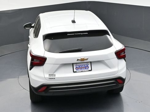 Used 2024 Chevrolet Trax LS w/ LS Convenience Package FWD image 42