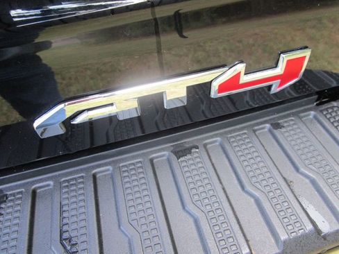 Used 2024 GMC Sierra 2500 AT4 w/ AT4 Premium Plus Package image 11