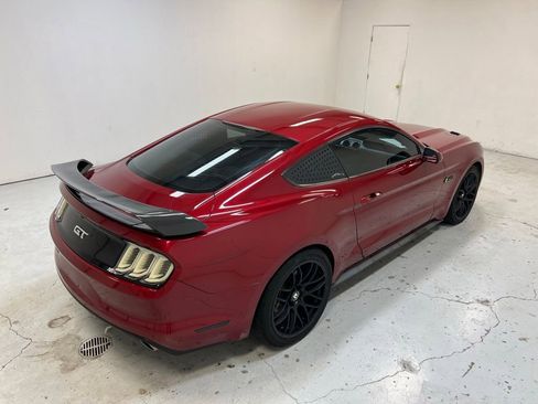Used 2017 Ford Mustang GT RWD image 3